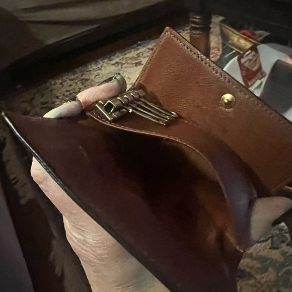 Louis Vuitton Key Holder - Picture 12 of 13